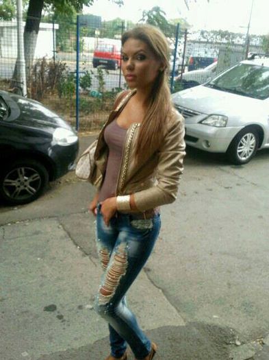 995425_219873228161019_1462909966_n - madalina georgeana dumitriu