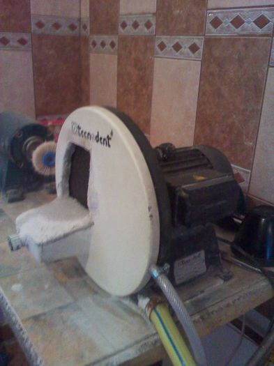 Aparat de soclat gips - Laborator de tehnica dentara