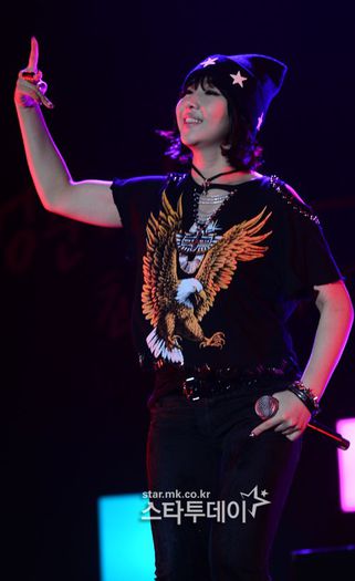 72 - 2ne1 7