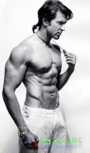 latest new Look of Hrithik roshan with Six pack (5) - Hrithik Roshan
