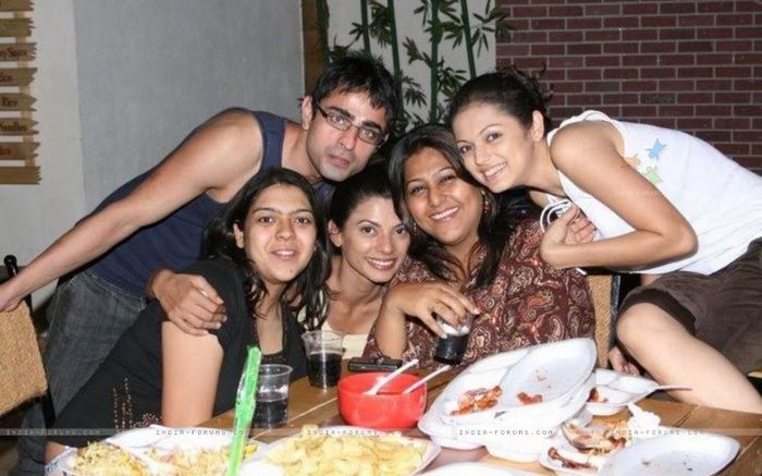 170338-drashti-dhami-with-dill-mill-gayye-cast - Sunaina Gulia