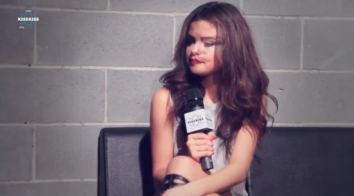 bscap0248 - xX_Radio KissKiss intervista Selena Gomez