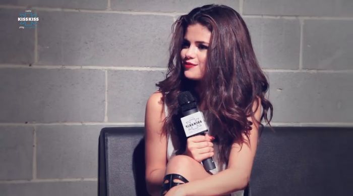 bscap0365 - xX_Radio KissKiss intervista Selena Gomez