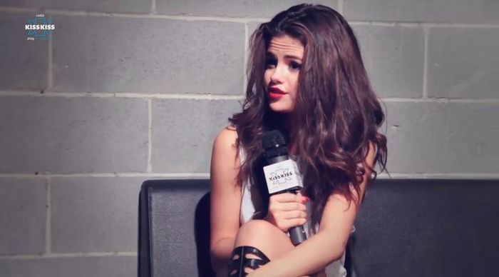 bscap0386 - xX_Radio KissKiss intervista Selena Gomez