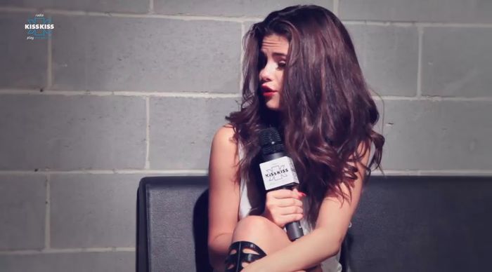 bscap0387 - xX_Radio KissKiss intervista Selena Gomez