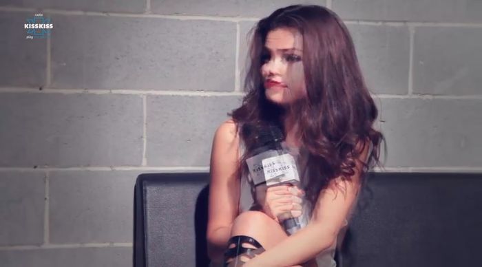 bscap0389 - xX_Radio KissKiss intervista Selena Gomez