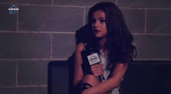 bscap0390 - xX_Radio KissKiss intervista Selena Gomez