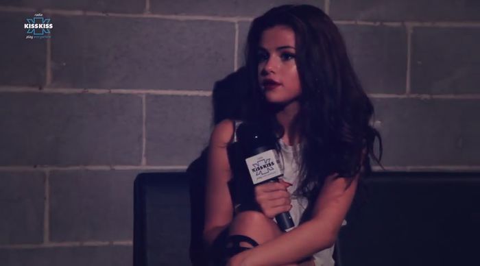 bscap0394 - xX_Radio KissKiss intervista Selena Gomez
