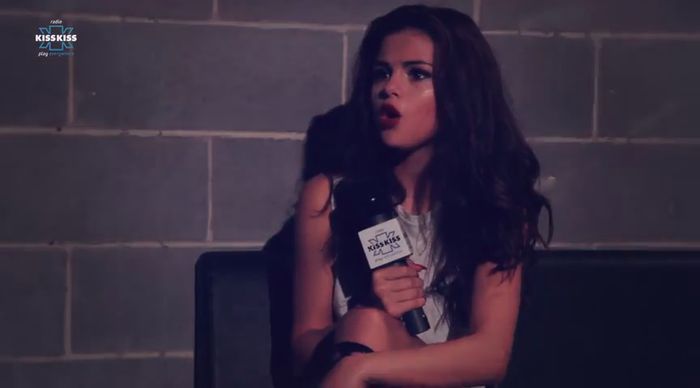bscap0395 - xX_Radio KissKiss intervista Selena Gomez