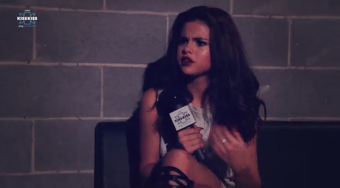bscap0396 - xX_Radio KissKiss intervista Selena Gomez