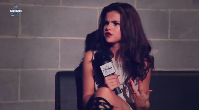 bscap0397 - xX_Radio KissKiss intervista Selena Gomez