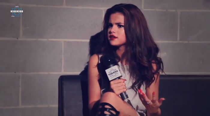 bscap0398 - xX_Radio KissKiss intervista Selena Gomez