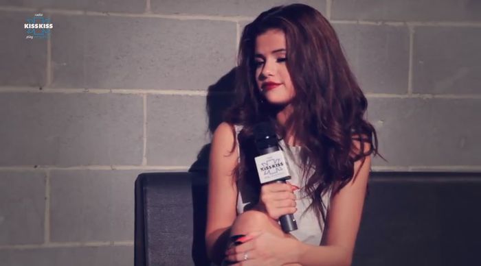 bscap0422 - xX_Radio KissKiss intervista Selena Gomez