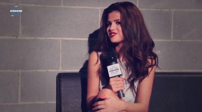 bscap0424 - xX_Radio KissKiss intervista Selena Gomez