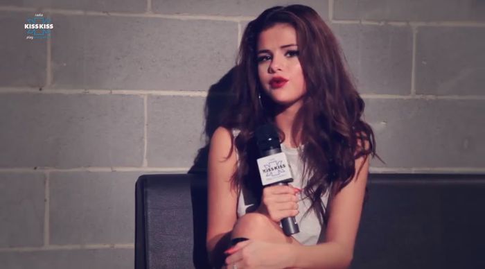 bscap0438 - xX_Radio KissKiss intervista Selena Gomez