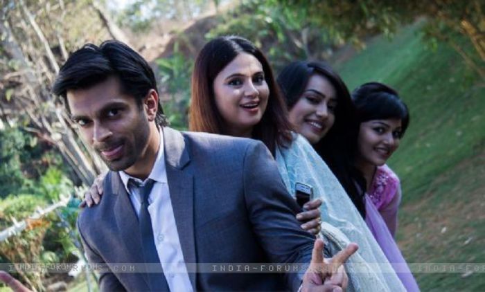 263515-khan-family