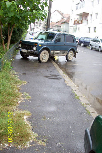 PARCARE GEN -STRUT- CAPUL IN NISIP-TROTUAR SI COADA PE BANDA DE CIRCULATIE !!! ESTE IN SIGURANTA ???