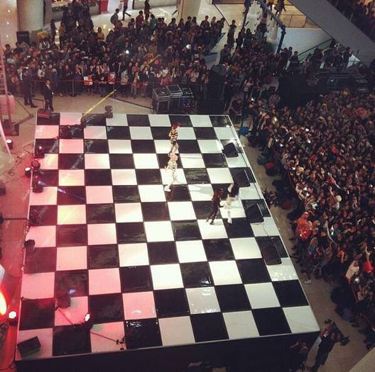 194 - 2NE1 8