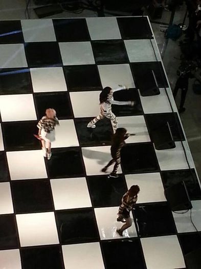 198 - 2NE1 8