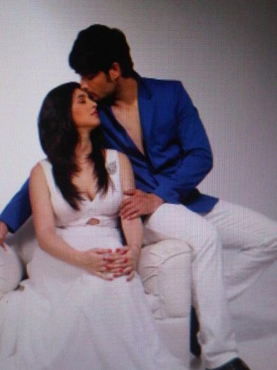 294913_338444309554915_108744155_n