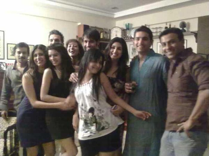 253441_419295411469804_658301993_n