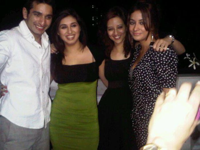 301750_360095970723082_1933231766_n