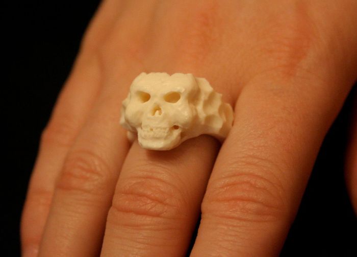 i8 - Pandantive si cercei din os