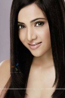 4 - ALEGE-TI O POZA NEOCUPATA CU SHILPA ANAND