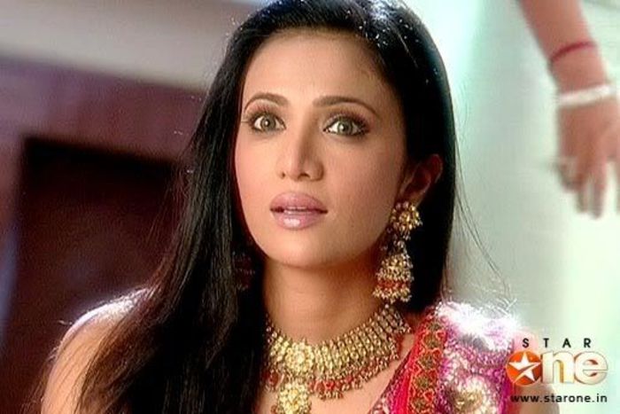 19 - ALEGE-TI O POZA NEOCUPATA CU SHILPA ANAND