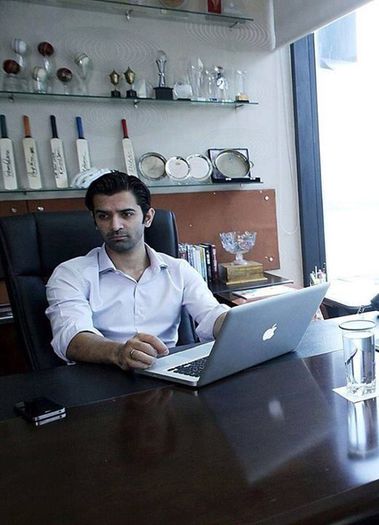 24275_568017783258650_2048579902_n - 22yards cu Barun Sobti