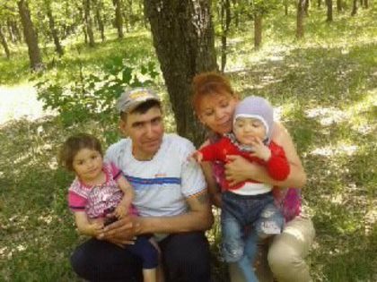 1367752613191 - aici sunt eu cu familia mea