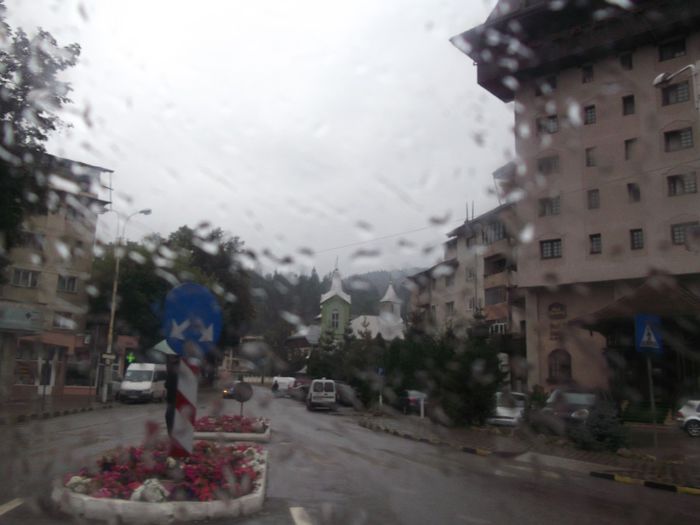 am intrat in Gura-Humor pe ploaie mare...