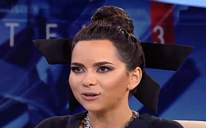 INNA - CE BINE SEAMANA NU-CA DOUA SURORI GEMENE