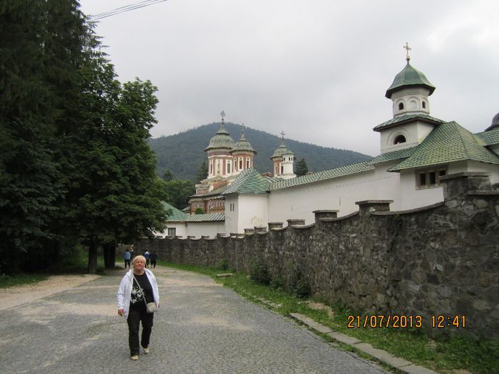 IMG_2066 - Manastirea Sinaia - 2013