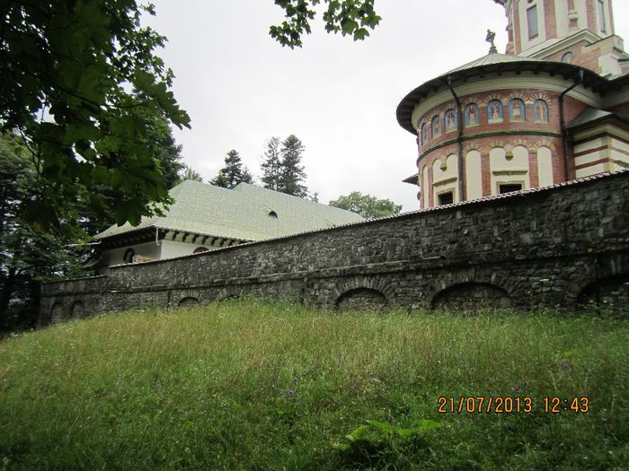 IMG_2068 - Manastirea Sinaia - 2013