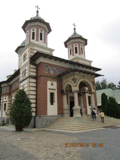 IMG_2076 - Manastirea Sinaia - 2013