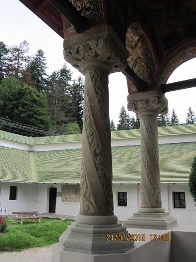 IMG_2107 - Manastirea Sinaia - 2013