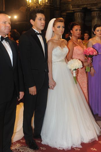 Elena s-a Căsătorit religios cu Cornel Ene pe data de 8.07.2012.