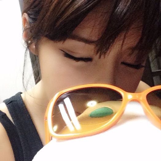 131005-Bom-sleepy-instagram - 2NE1 sleeping