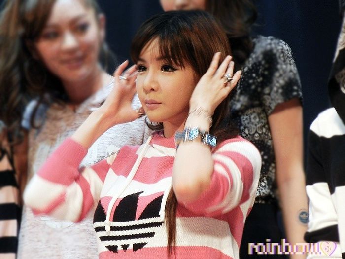 8pD8dXk - 2NE1 8