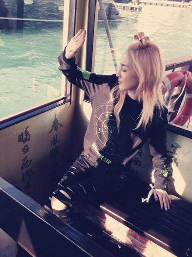 131006DaraTwitter.jpg-large - 2NE1 8