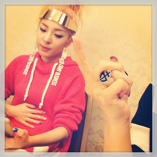 131007MINZYIG - 2NE1 8
