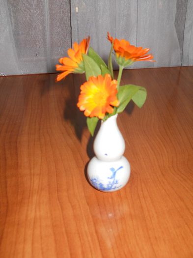 galbenele; mi le-a daruit o fetita
