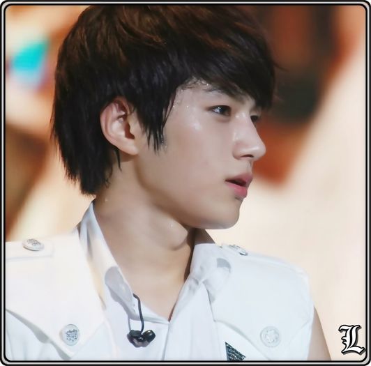 ∞ .. Kai..you need..aaa..ochelari. :-s .. :)) .. Si..nu vreau..nimic. :P .. - ix __ Episodul 035 __ xi