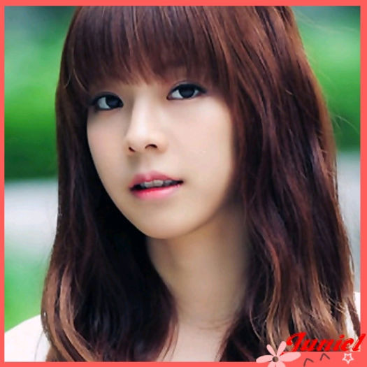 .J. .. Ok. :) ..[merge la masa; ia dosarele; pune altele in loc] ..-_- ..Mersi Iu. :) - ix __ Episodul 035 __ xi