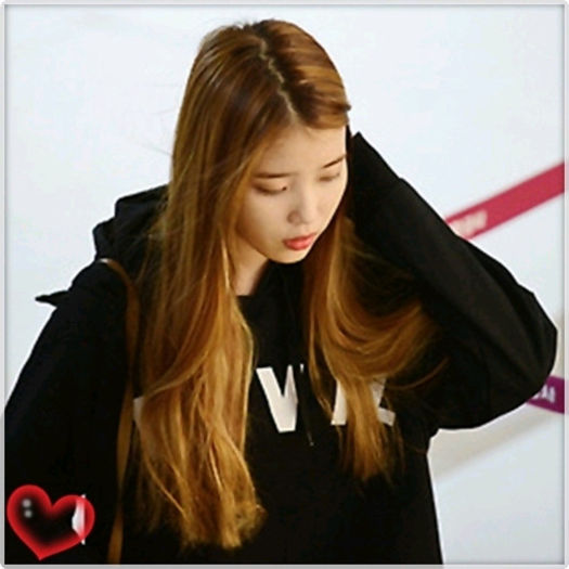 [I.U] ..Mhm. ;;) ..[ia pahar; ii da lui Suzy] ..Poftim tanti sarbatorita. ^^