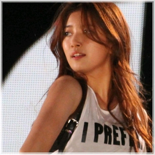 (*) ..Multumesc si noapte buna. ^^ :) ..[bea] ..Aaa.. :-?
