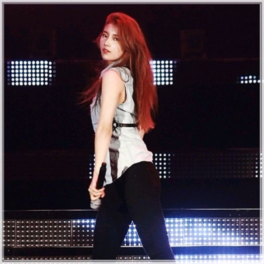 (*) ..[bea; pune paharul pe masa] ..Aaa.. Iu.. tu ..ce faci? .. - ix __ Episodul 035 __ xi