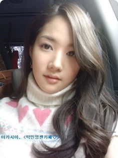 korean_celebrity_photo_118700472-1 - Minyoung
