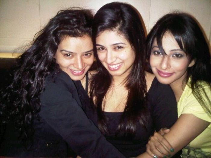 260001_217382641628991_4508381_n - Roshani Shetty-Tracker